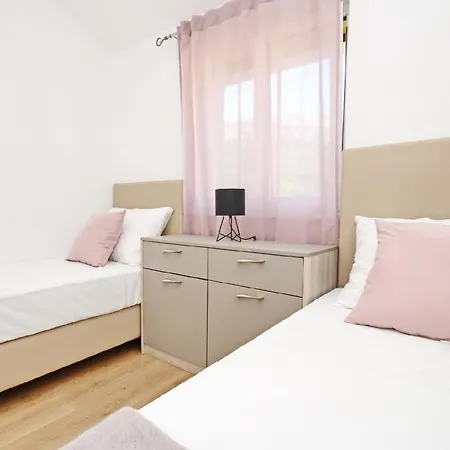 In Mit Eigenem Balkon * Baška