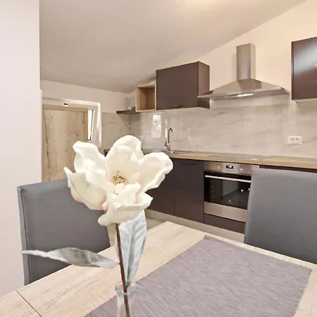 Apartment Ferienwohnung In Mit Eigenem Balkon - B59609 *
