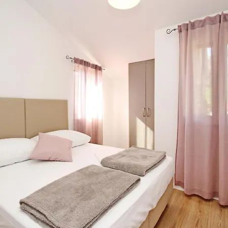 Apartment Ferienwohnung In Mit Eigenem Balkon - B59609 *