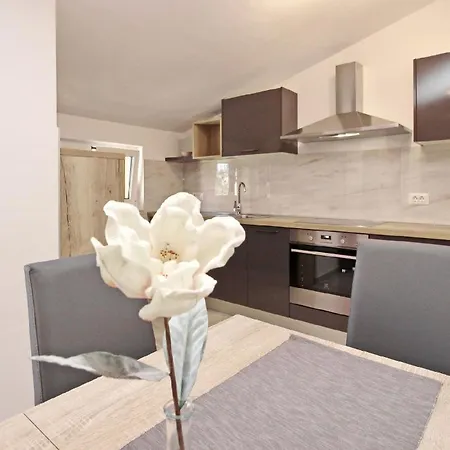 Apartment Ferienwohnung In Mit Eigenem Balkon - B59609
